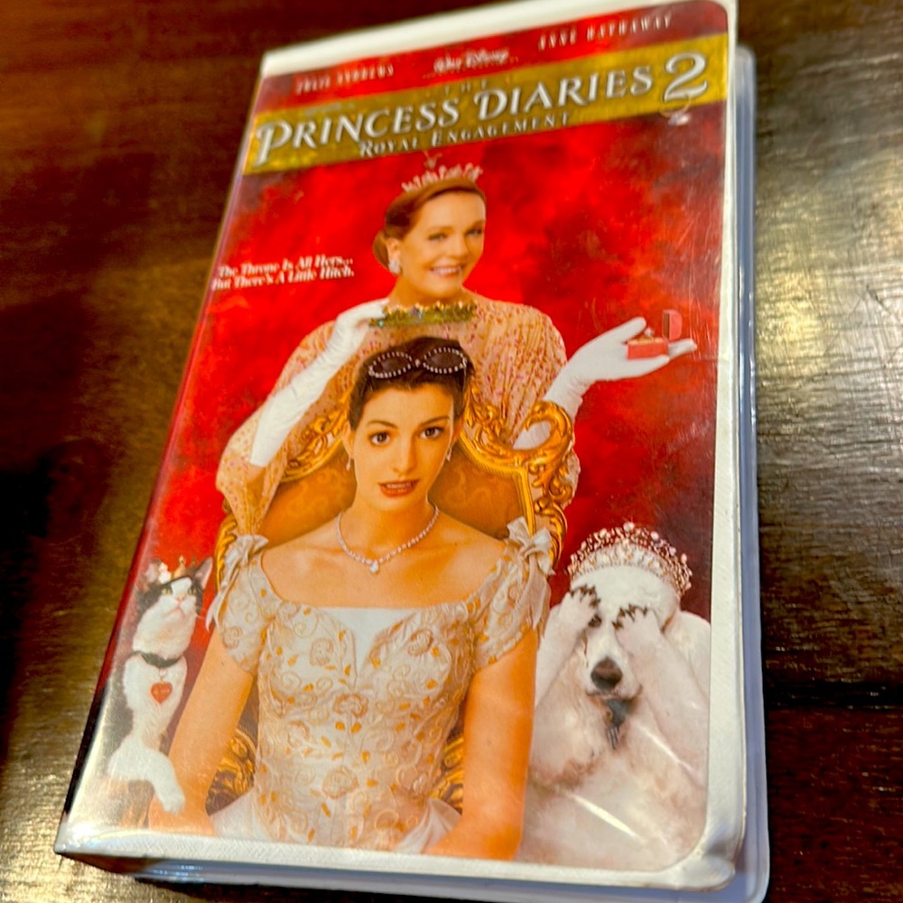 Disney Princess Diaries 2 in clamshell case VHS
